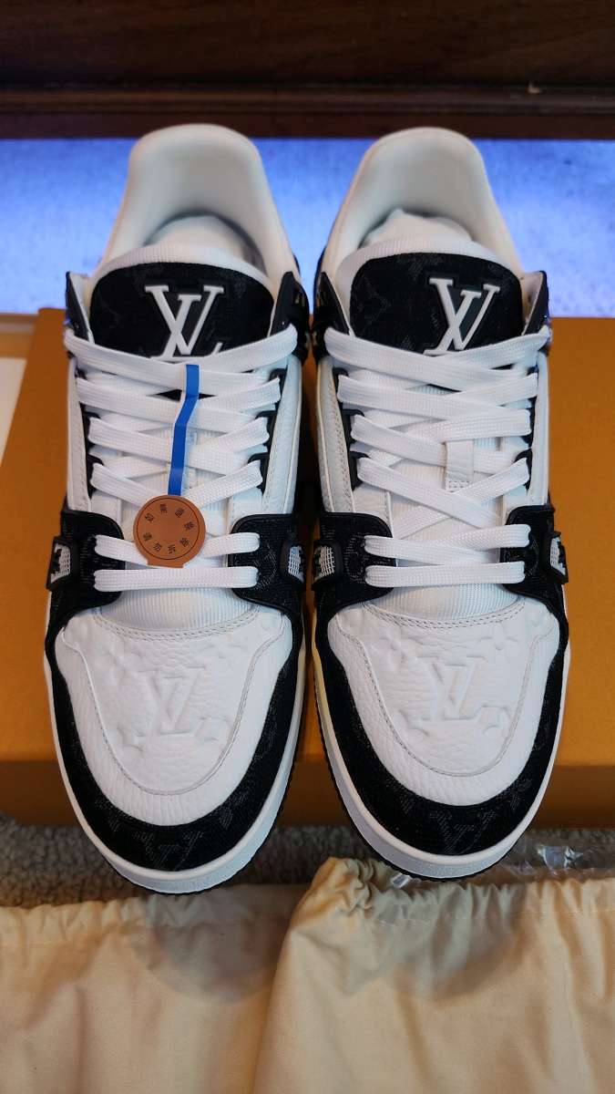 Black and white Louis Vuitton Trainers size 11 mens