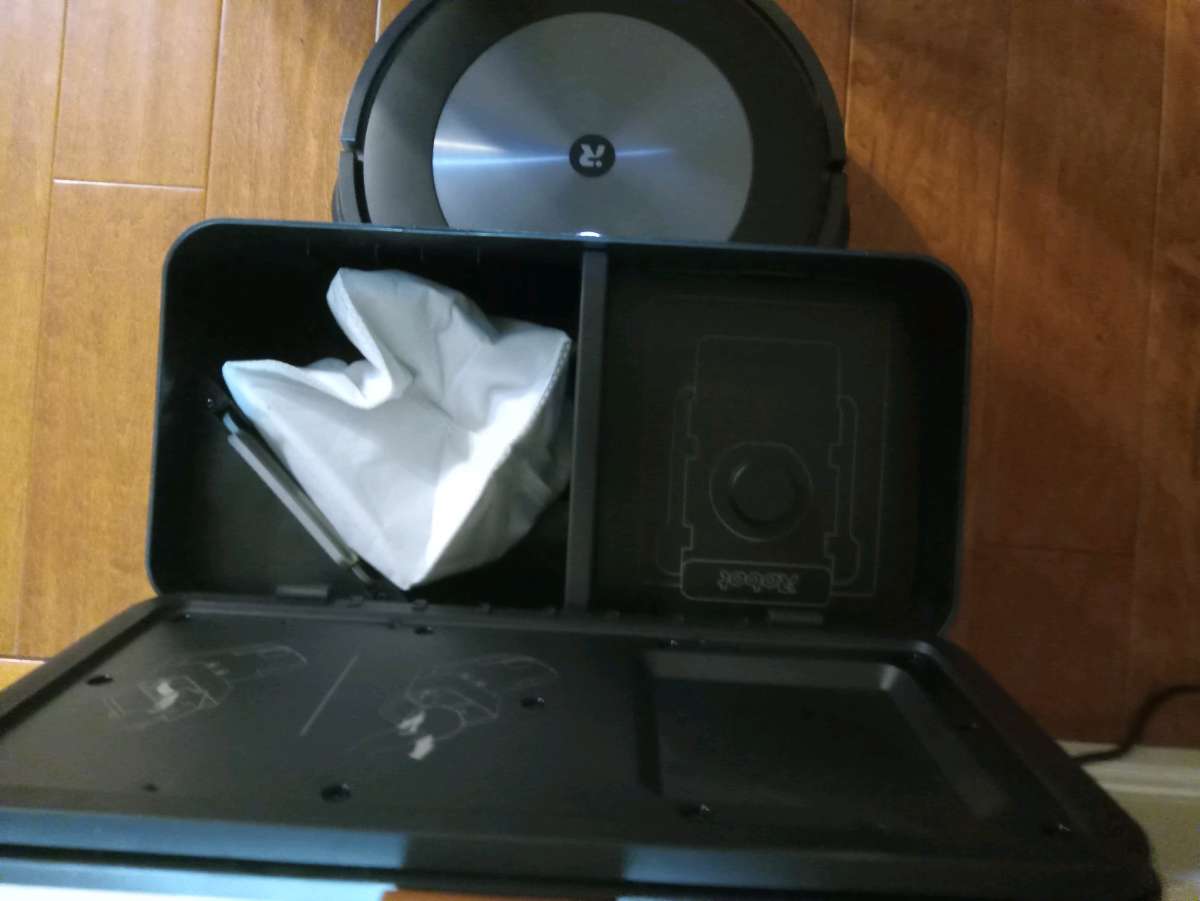 iRobot Roomba Combo j5 SelfEmptying Robot Vacuum Mop
