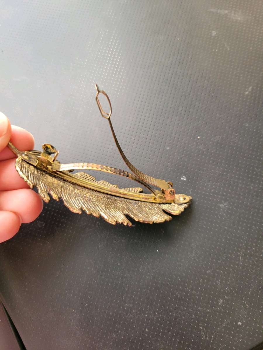 gold metal feather hair clip