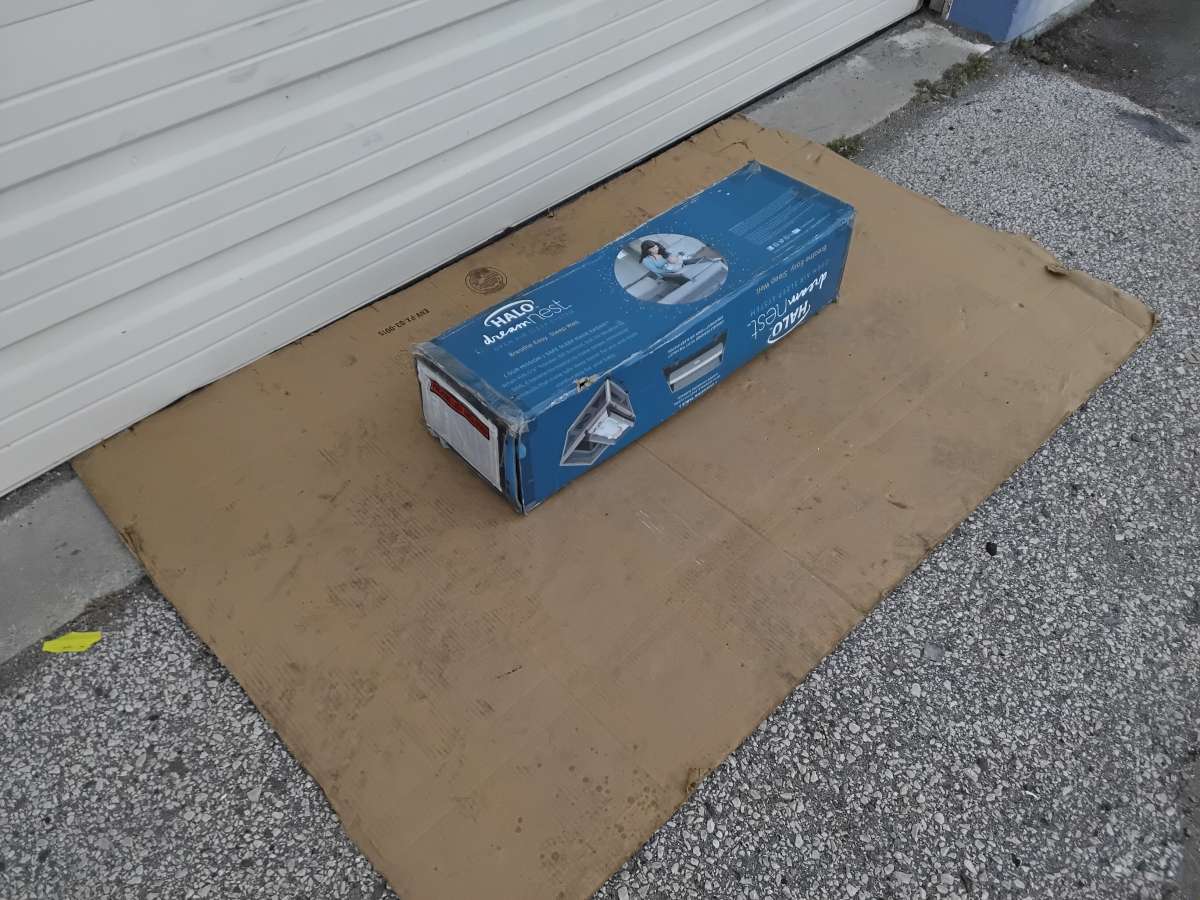 Nice Babys Halo Dream Nest Open Air Sleep System Brand New