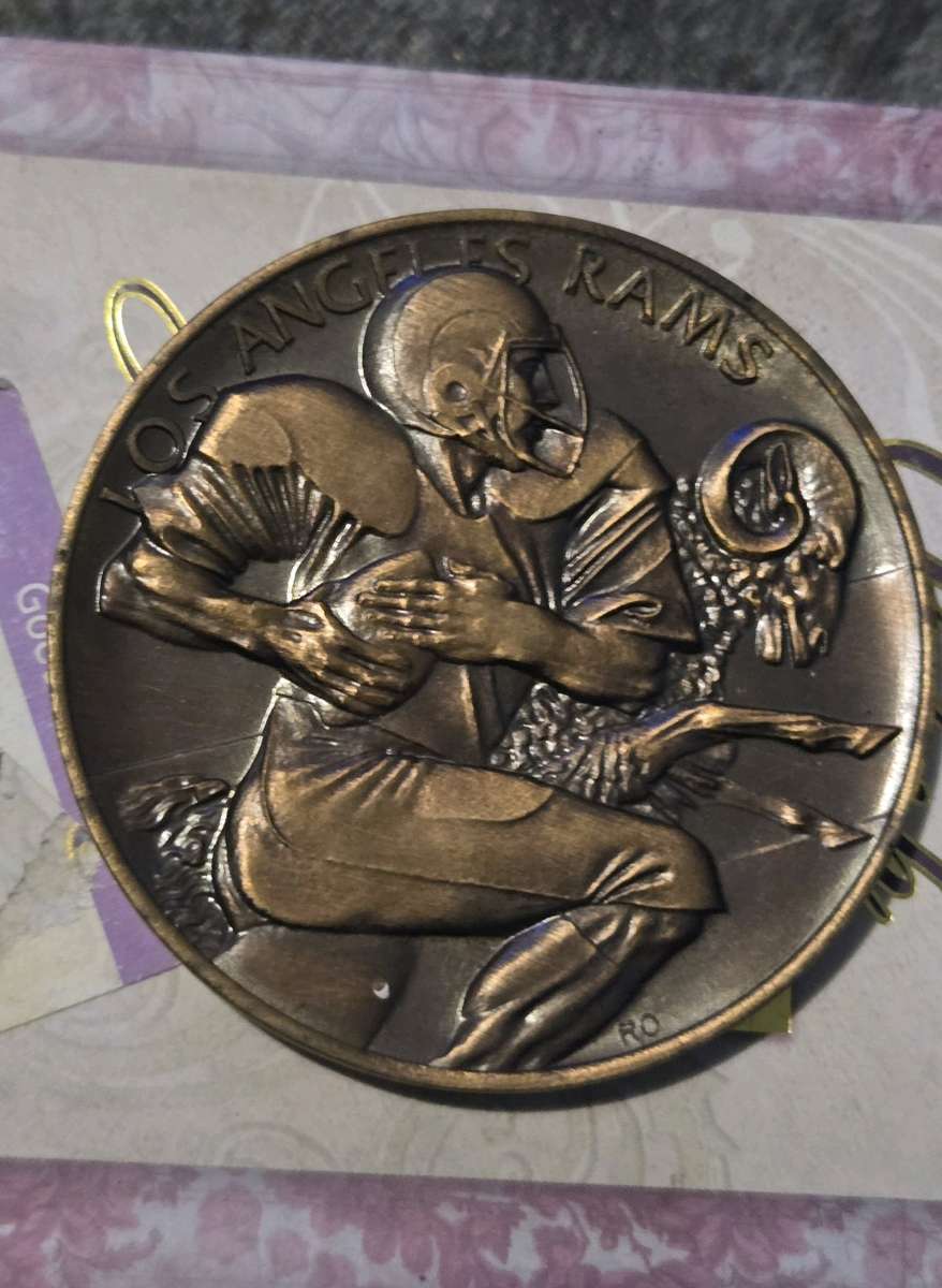 1984 LOS ANGELES RAMS MEDALLION