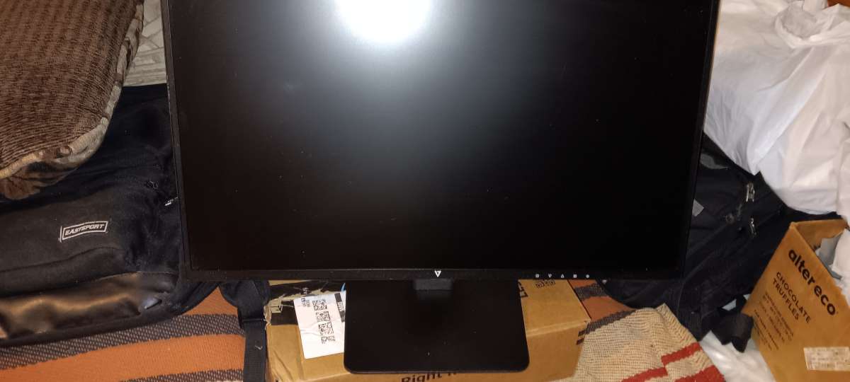 NEW STILL IN BOX V7 L238E full HD LED 24inch monitor