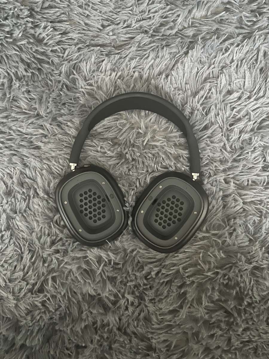 midnight AirPods Max