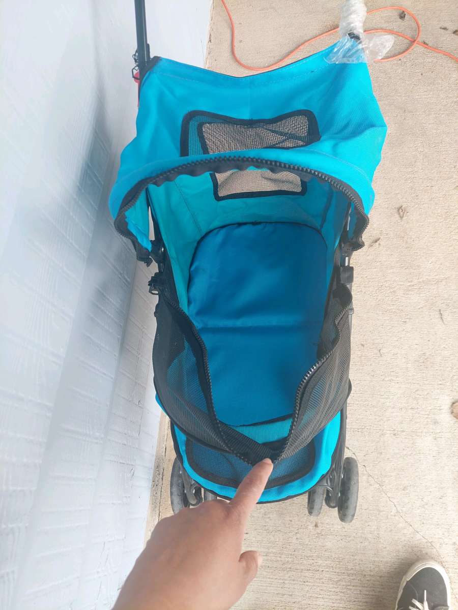 Pet Gear stroller up yo 25lb