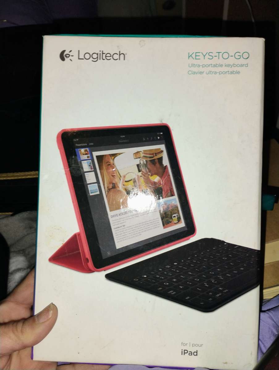 Logitech KeystoGo 92000698 Ultra Portable Bluetooth keyboard