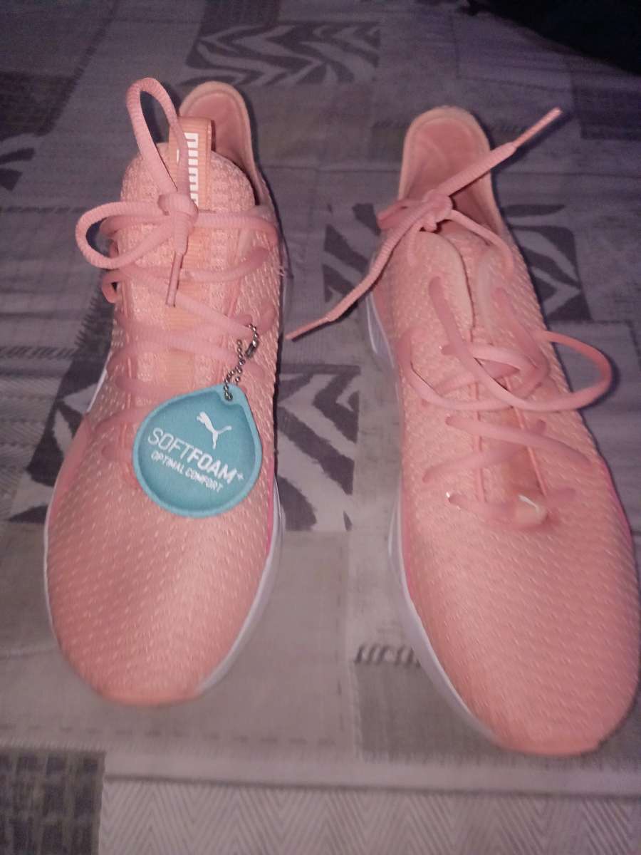 New Puma Sneakers Size 10  Comfort