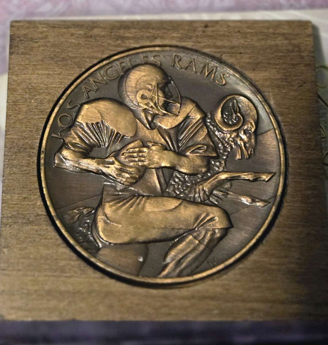 1984 LOS ANGELES RAMS MEDALLION