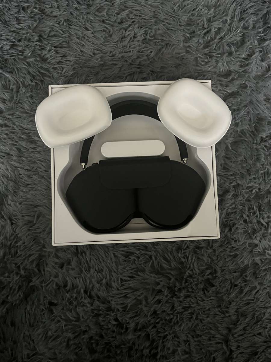 midnight AirPods Max