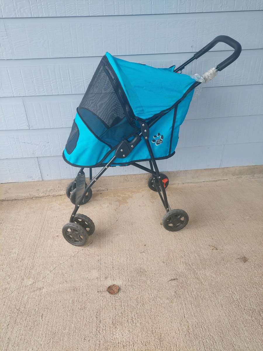 Pet Gear stroller up yo 25lb