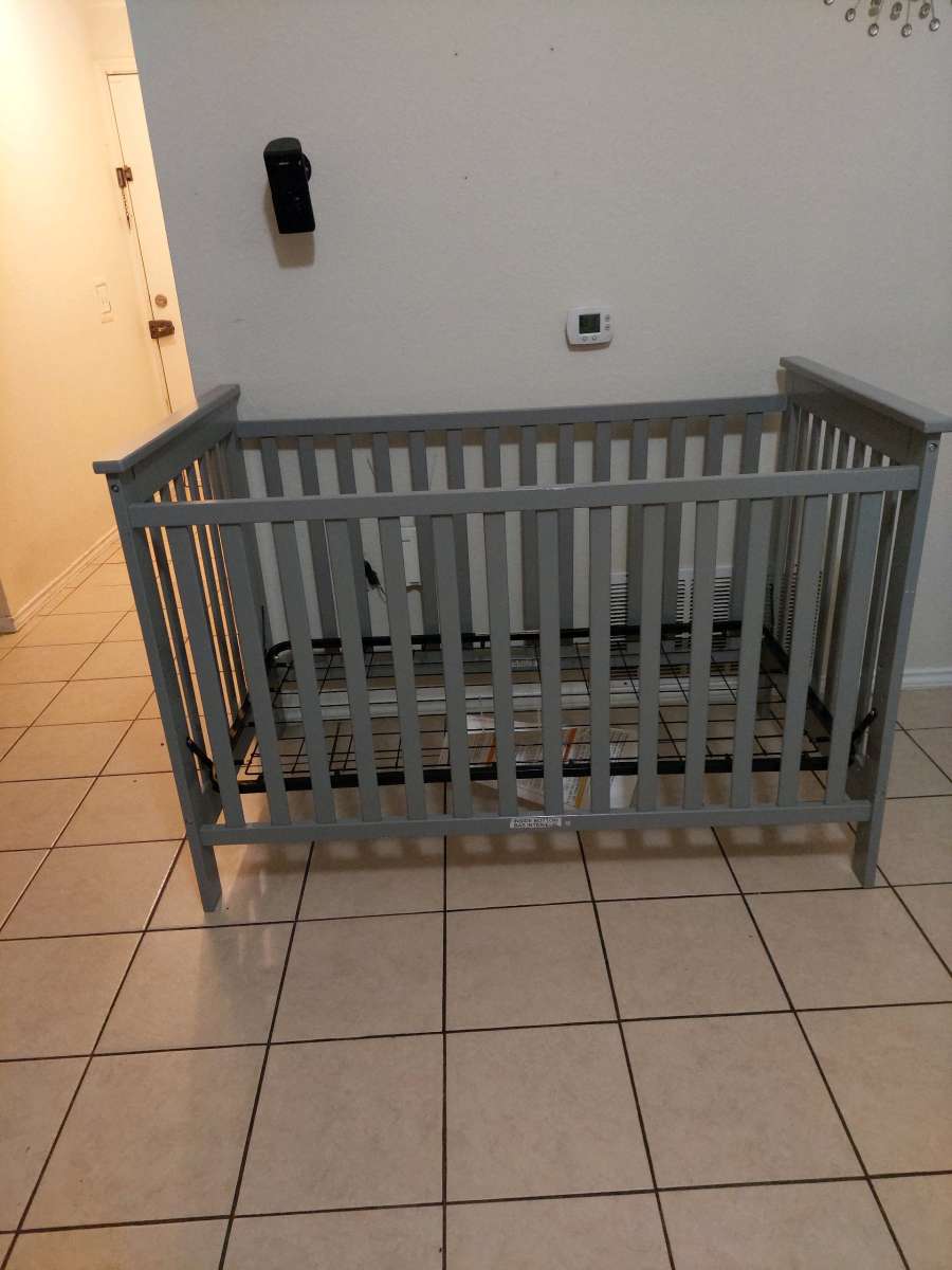 Delta ChildrenDelta Children Adley 3in1 Convertible Crib