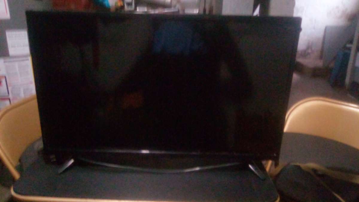 32 inch Insignia flat screen tv