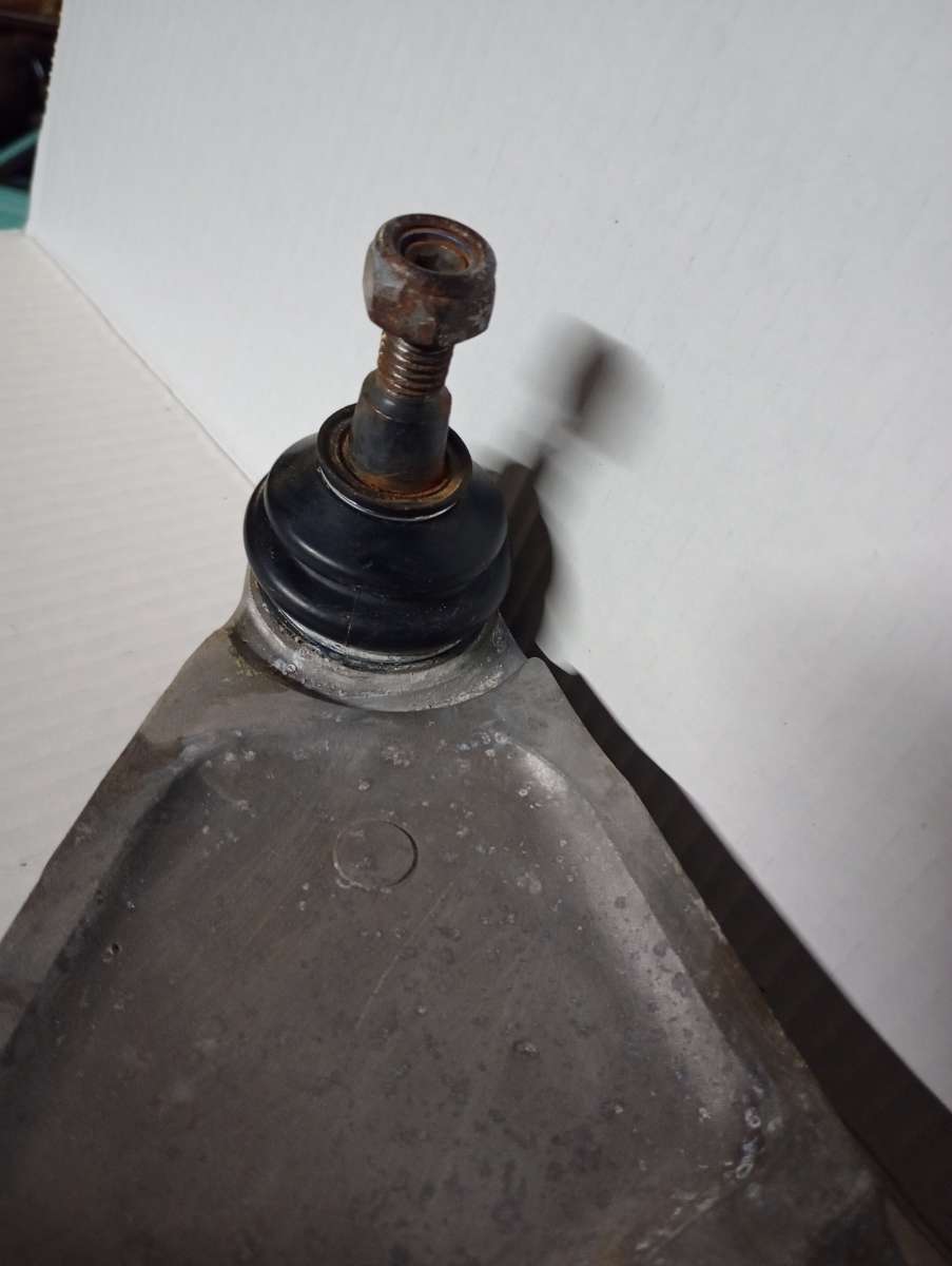 lower control arm 07 Buick lucerne