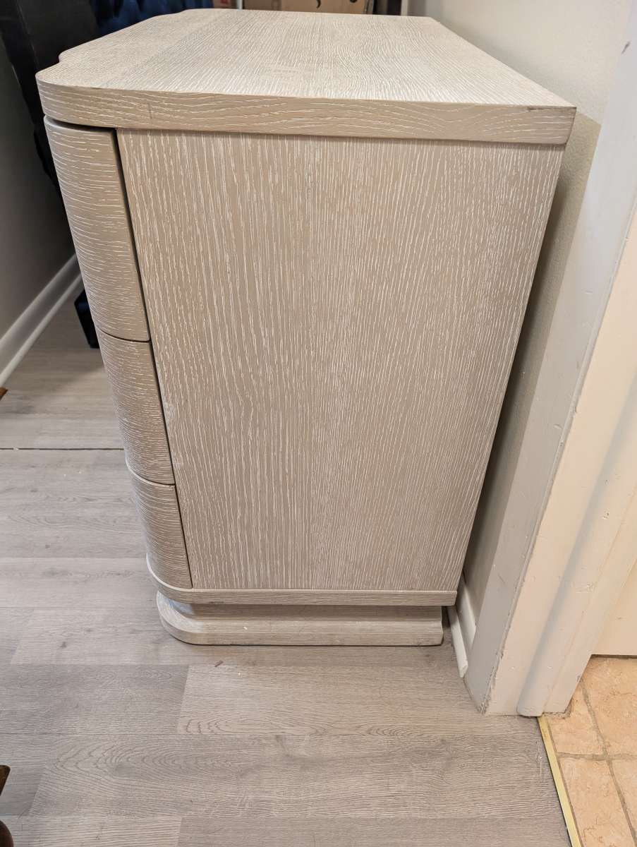 Hooker Furniture 3Drawer Nightstand