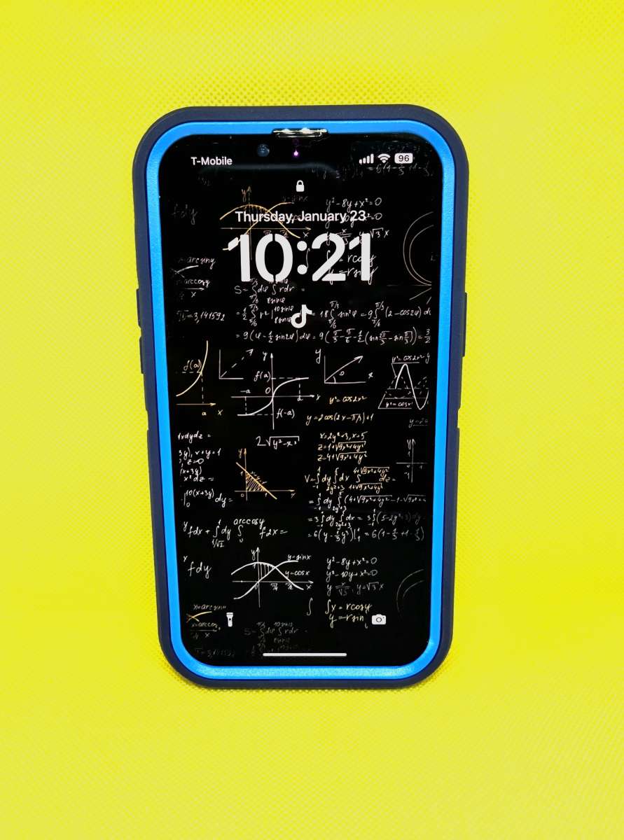 Iphone 13 Pro Max with TikTok and Capcut Installed