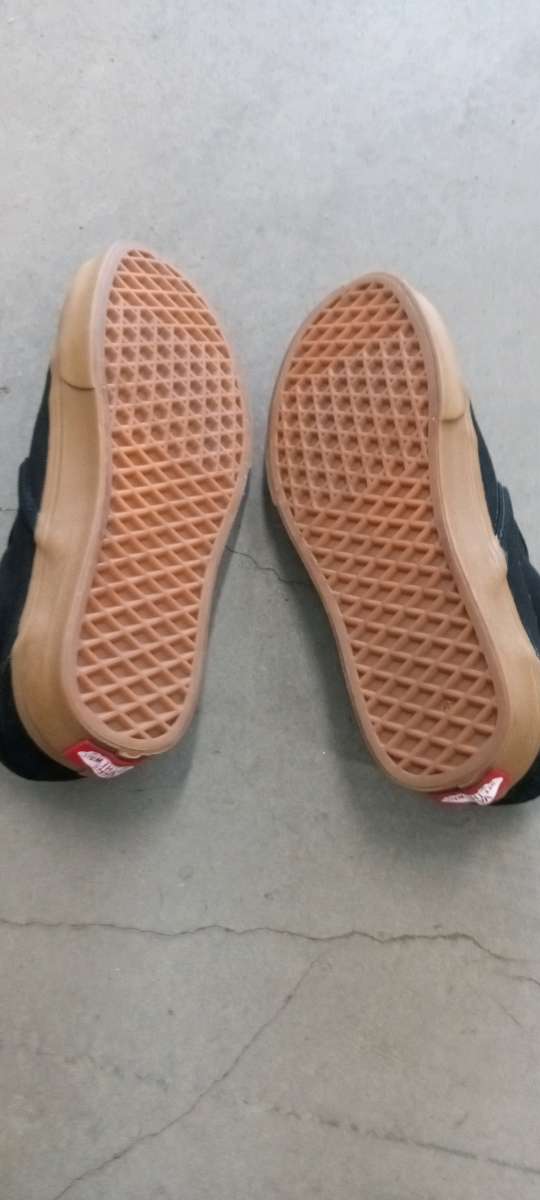 the shoes type vans size 6