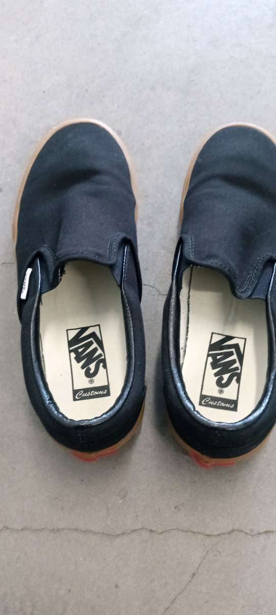 the shoes type vans size 6