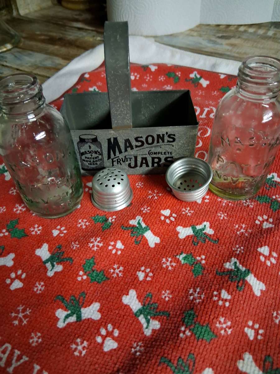 Mason jar brand salt  pepper shakers in small metal Mason ja