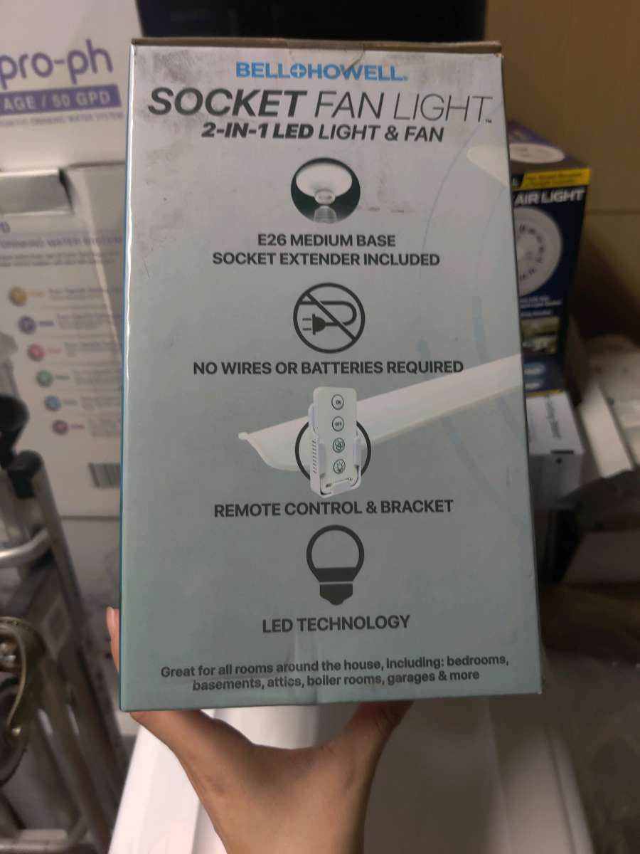 Socket ceiling fan  LED light 1000 lumens with remote