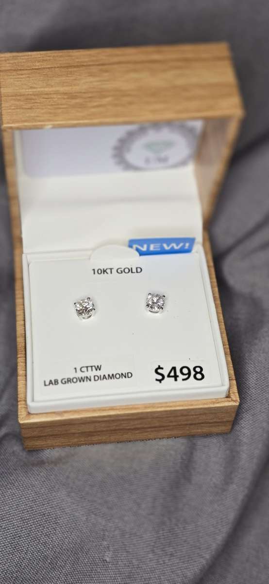 Diamond Earrings in gold