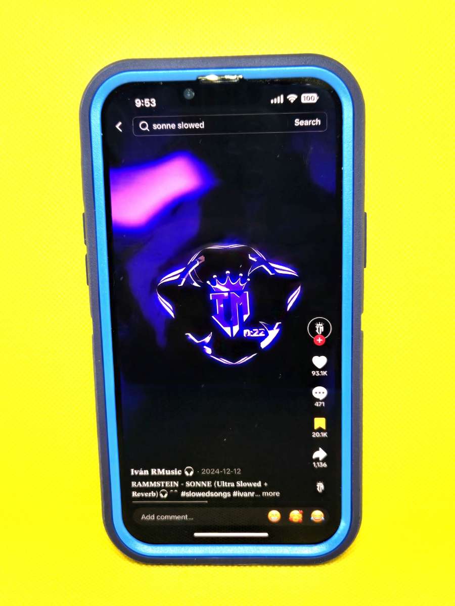 Iphone 13 Pro Max with TikTok and Capcut Installed