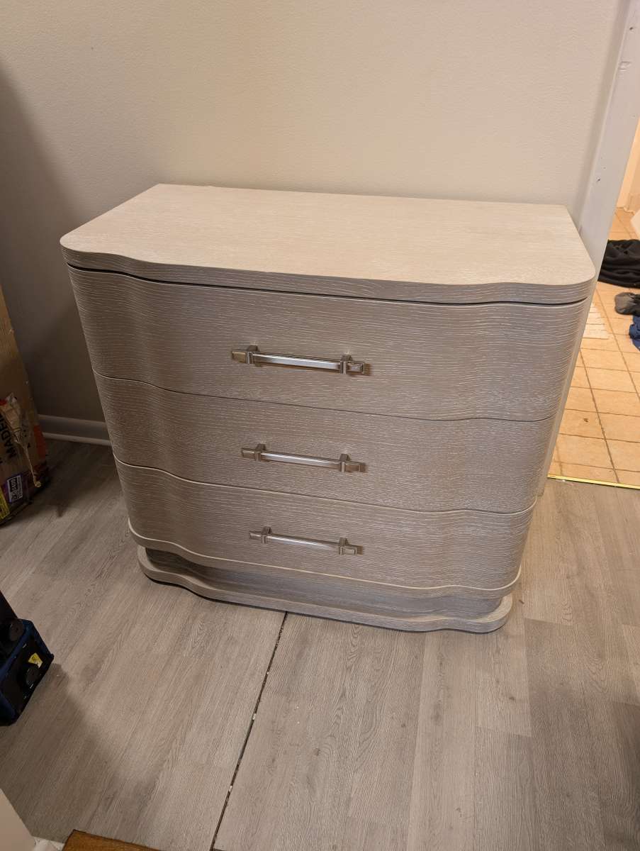 Hooker Furniture 3Drawer Nightstand