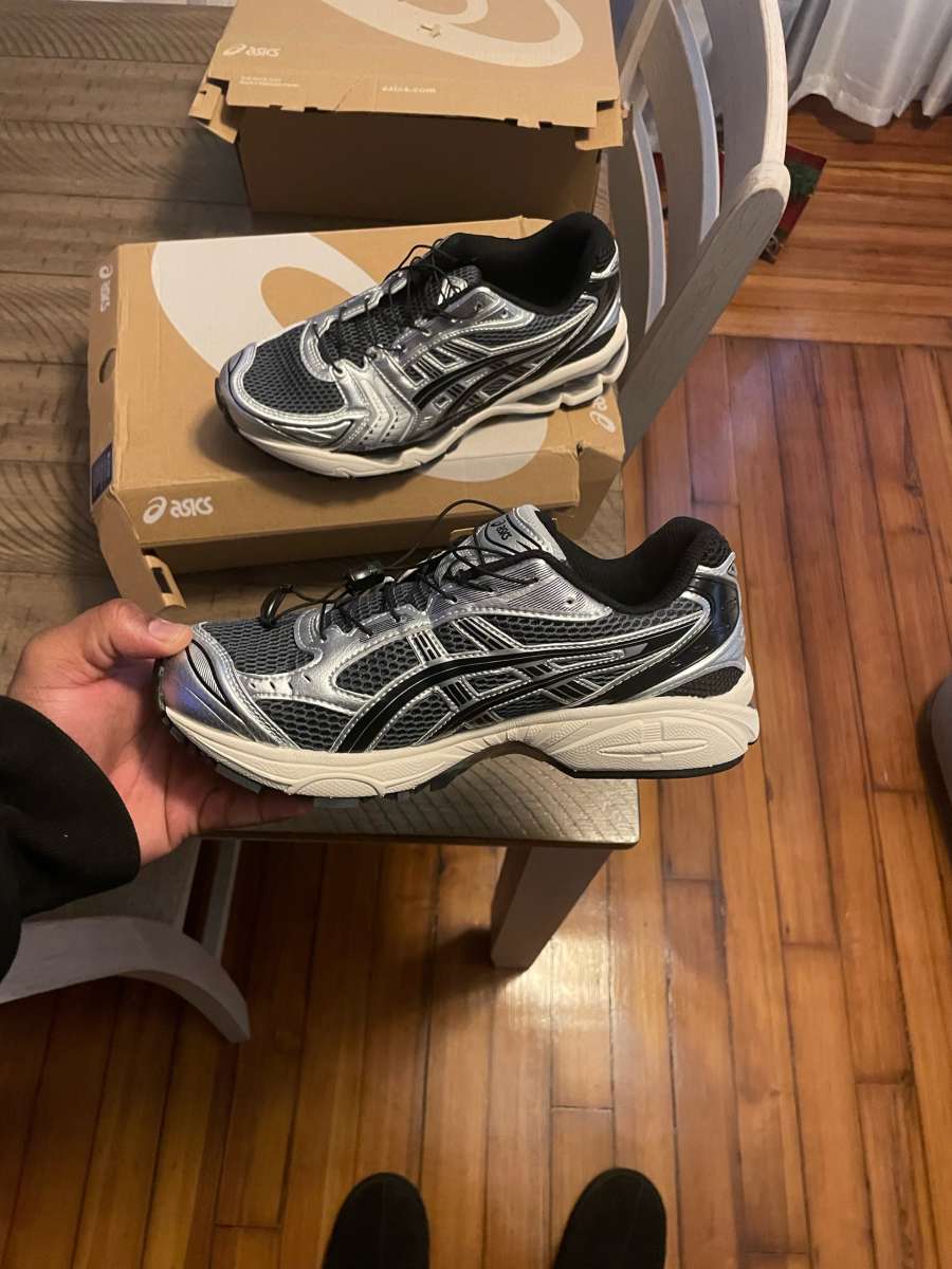 ASICS Kayano 14 in black and silver size 8