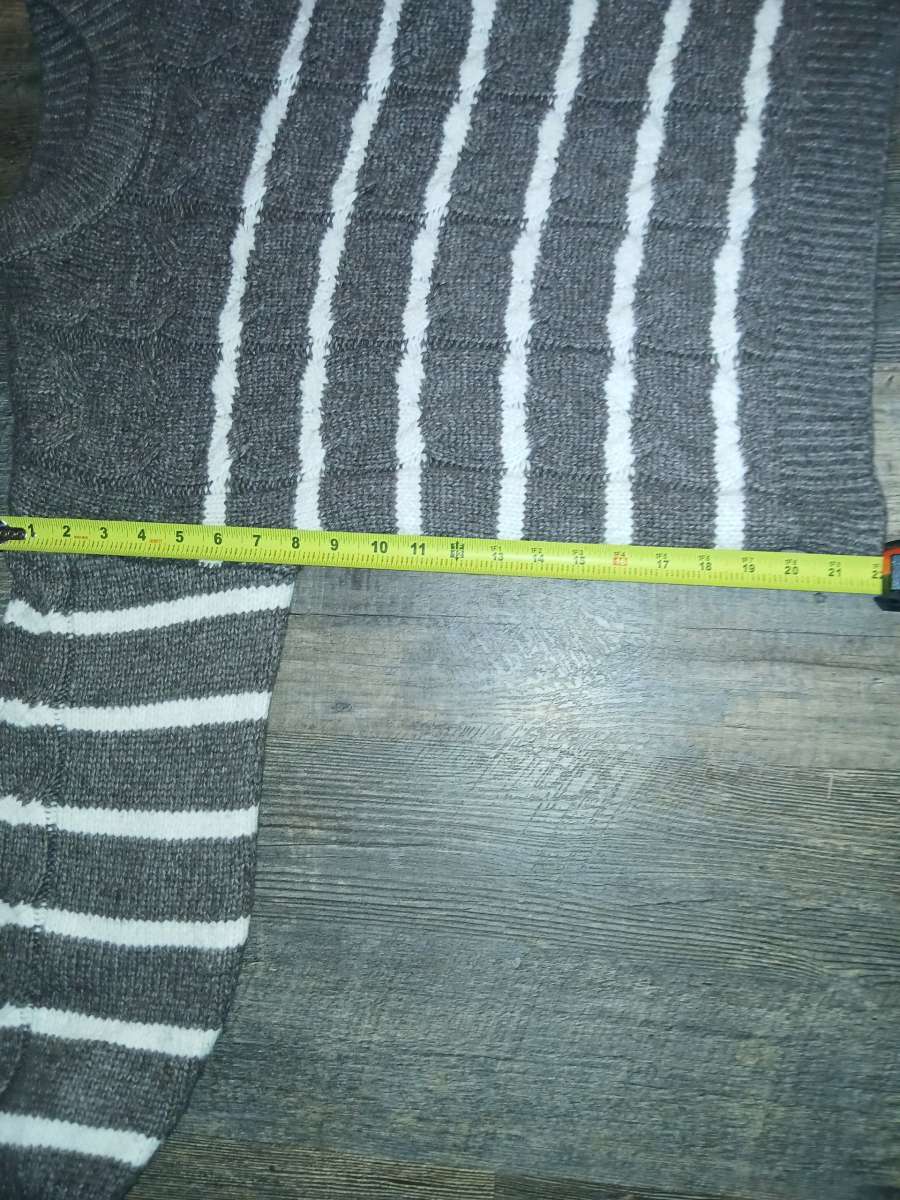 LC Lauren Conrad Size LG Cream and Dark Beige