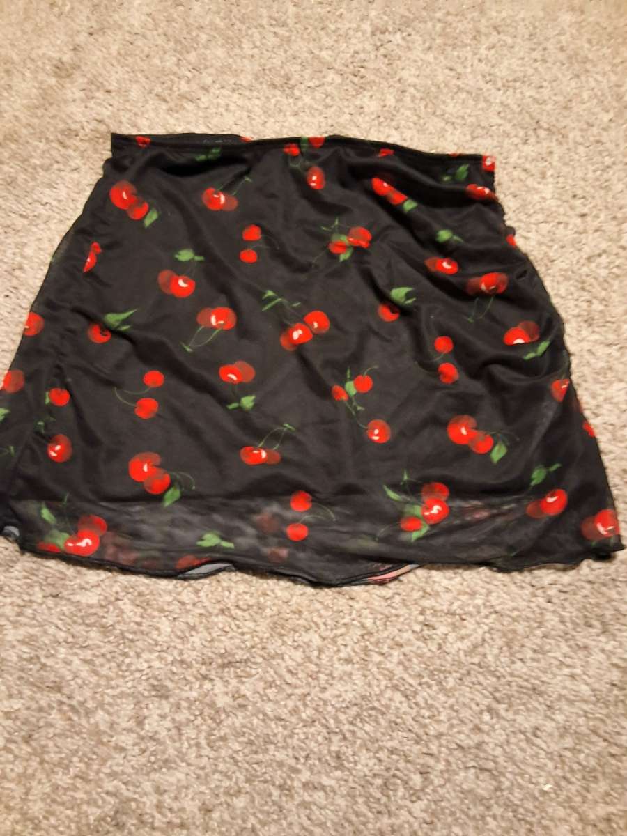 Black with cherries mini