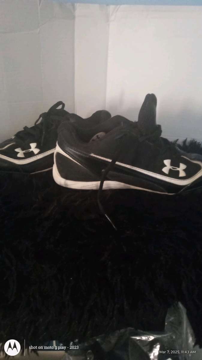 Baseball softball cletes