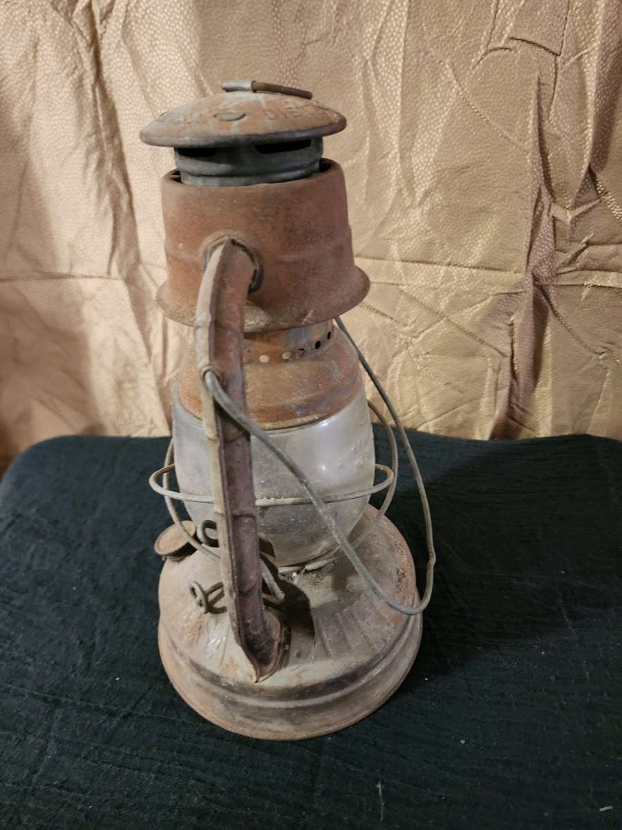 Deitz oil lamp