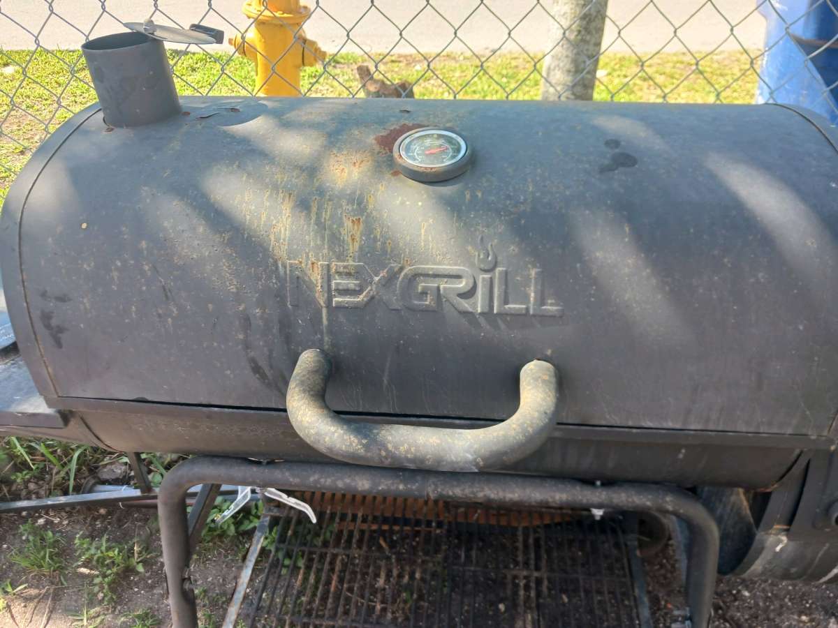 Nexgrill 29inch Barrel Offset Charcoal Smoker and Grill
