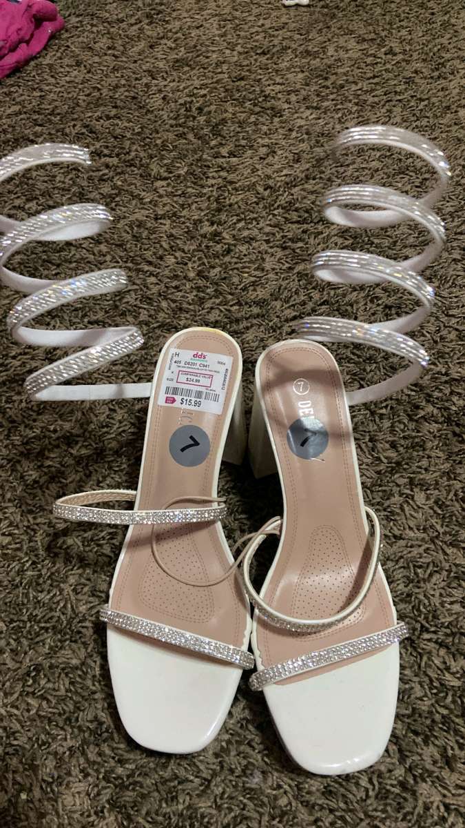 7 dollars Per Pairs Of Shoes Size 7 In Women