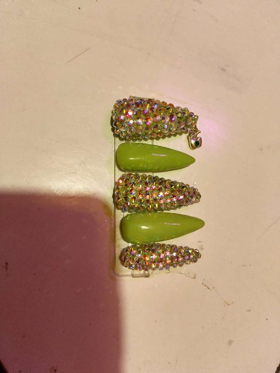 acrylic press on nails