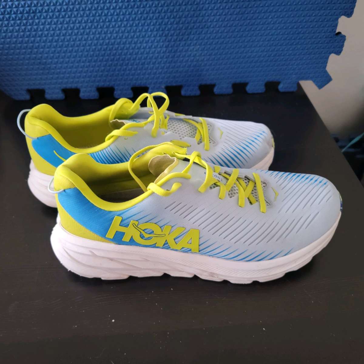hoka shoes 11D