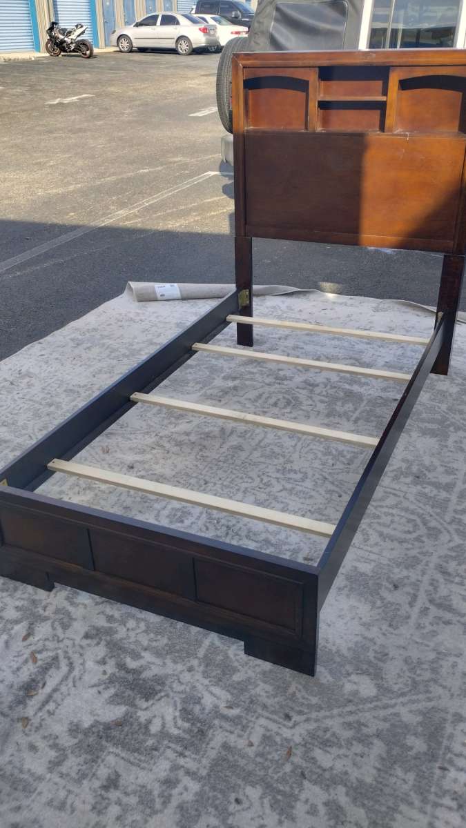 Preowned Twin Size Bed