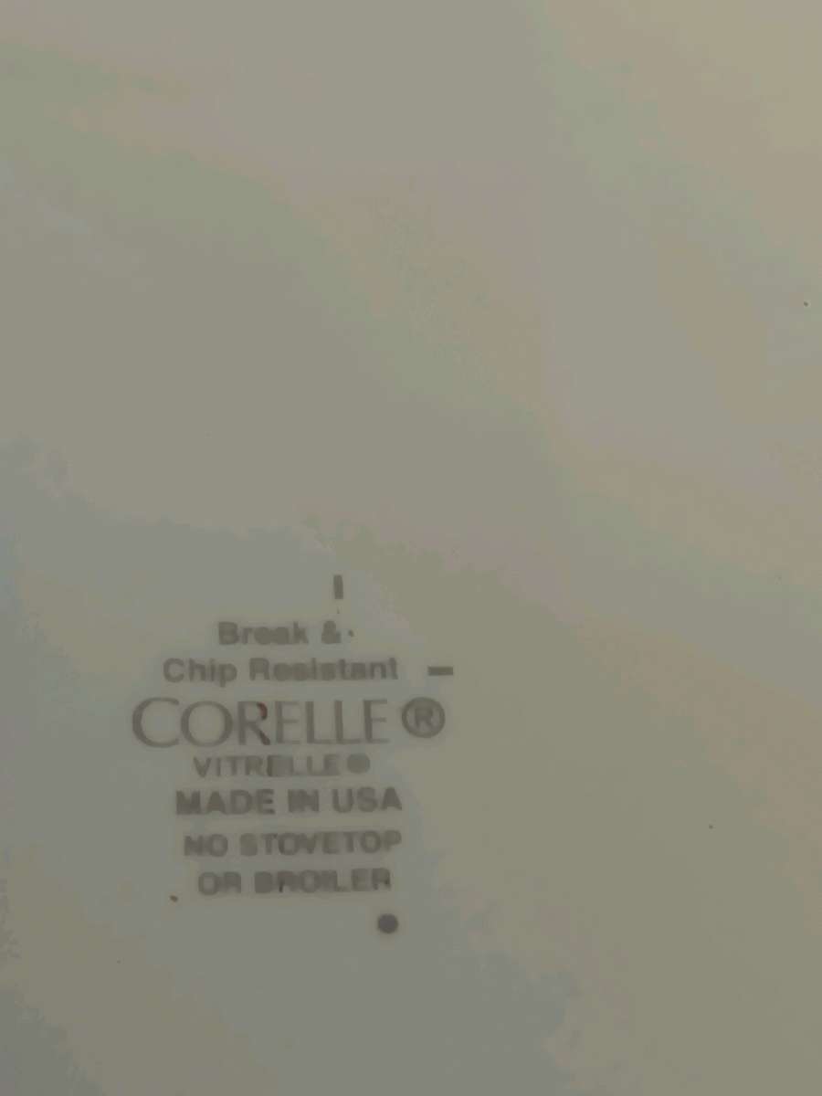 Set of 2 Corelle VITRELLE Splendor Square Luncheon 9 Plates