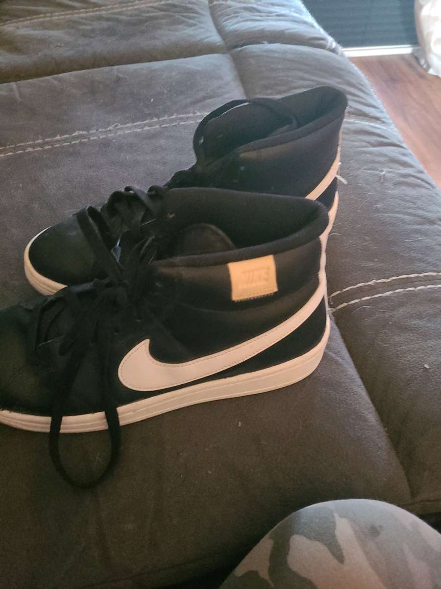 Nike court royale 2 mid shoes