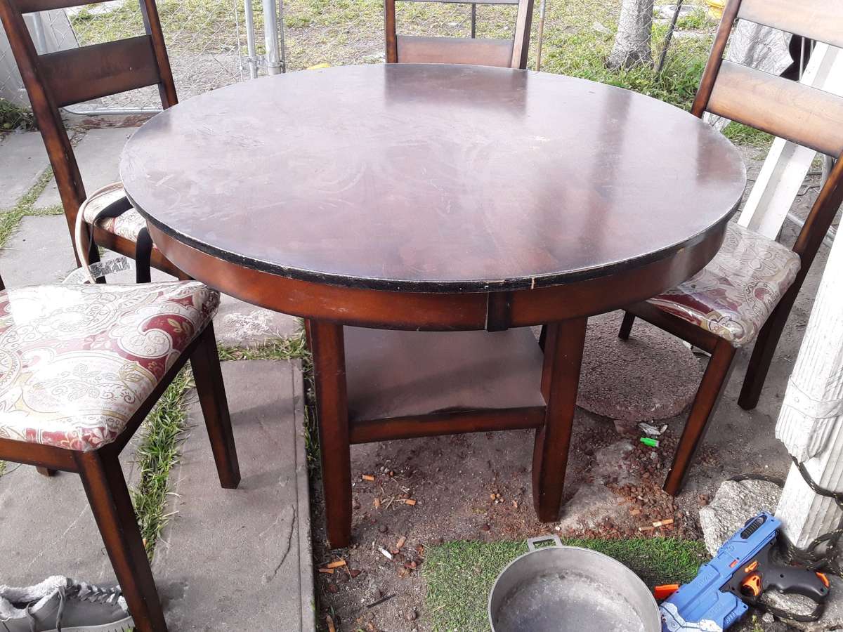 Round Wooden Dining Table 4 chairs