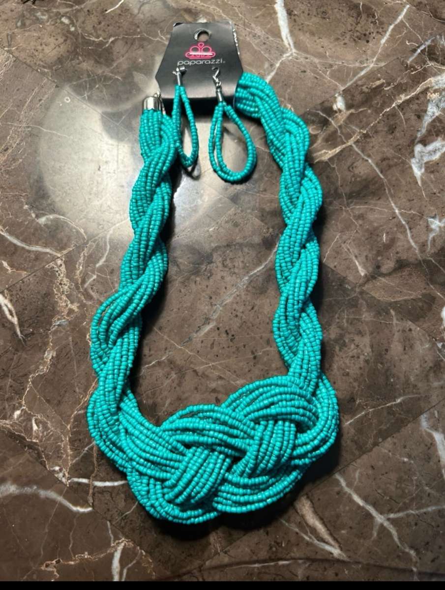 paparazzi blue retro necklace and earring set