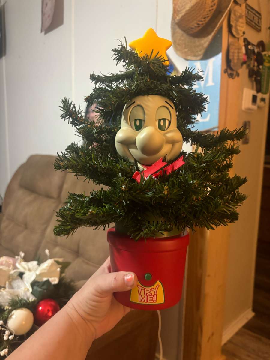 Talking and singing Christmas tree