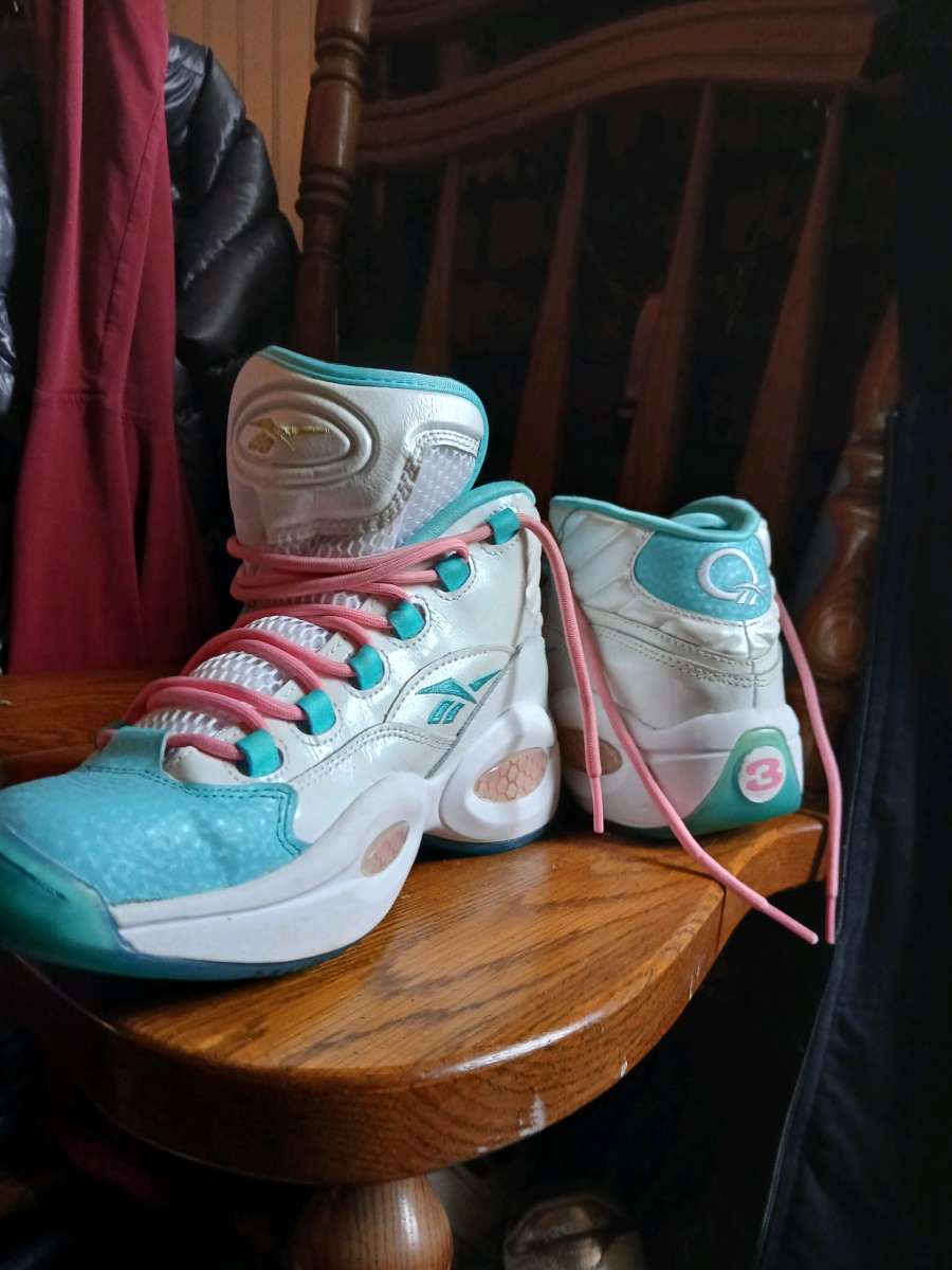 Reebok Question Trainers Allen Iversons Size 7 Pink and Blue