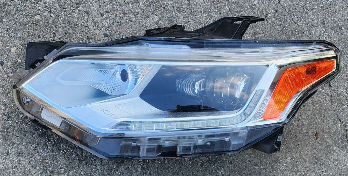 2019 2020 2021 2022 CHEVY TRAVERSE LEFT DRIVER HEADLIGHT