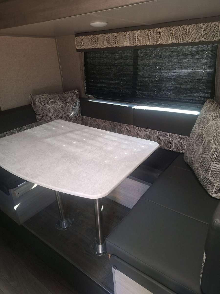 Catalina camper with bunkbeds slidout boughtit new use 3 tim