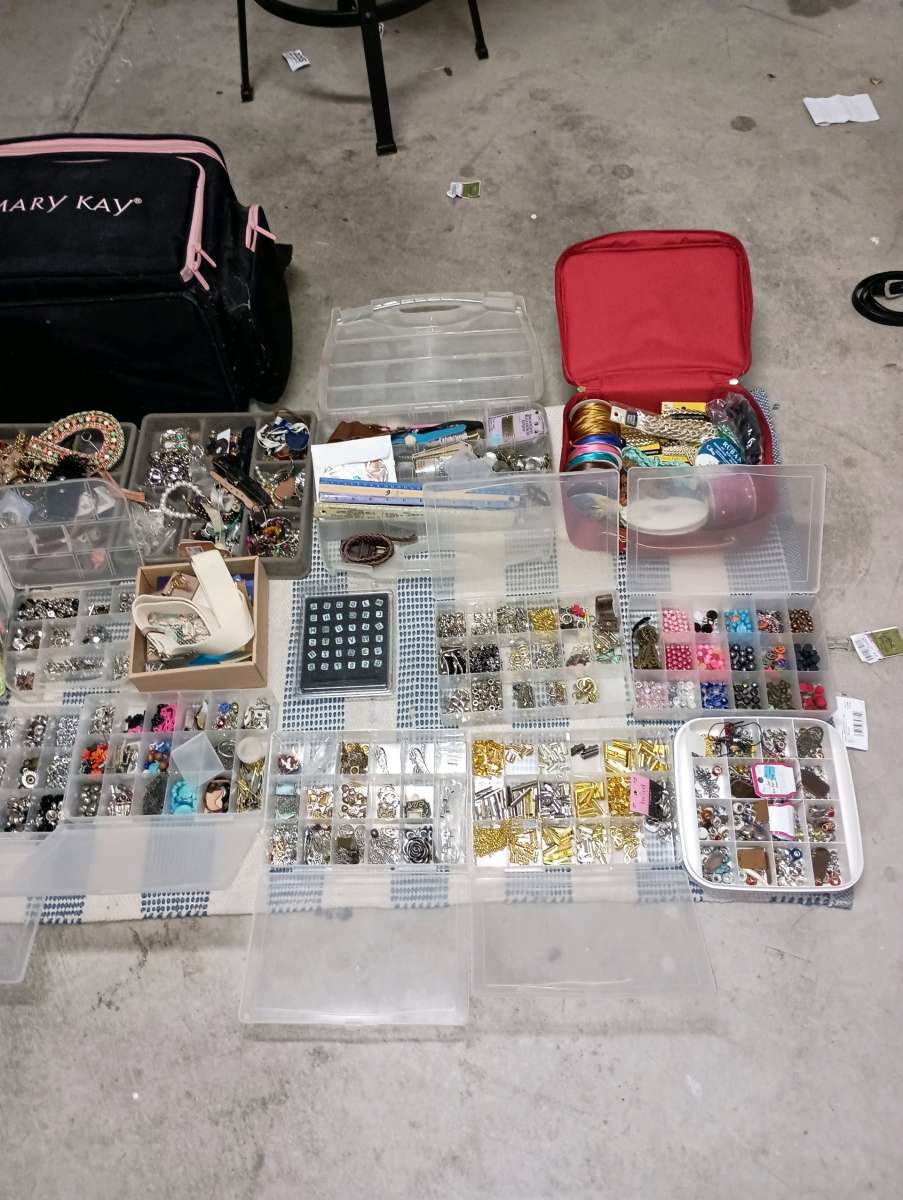 LARGE JEWELRY MAKING SET