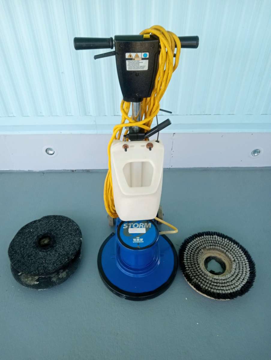 machine to polish floors or remove wax