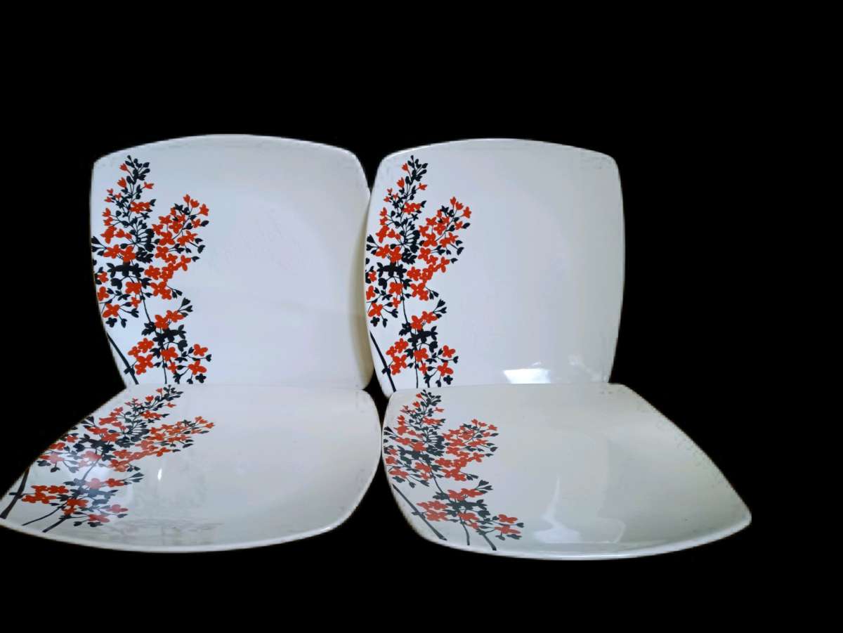 Windham Park Dyrham Park Red Square Dinner Plate 11336518