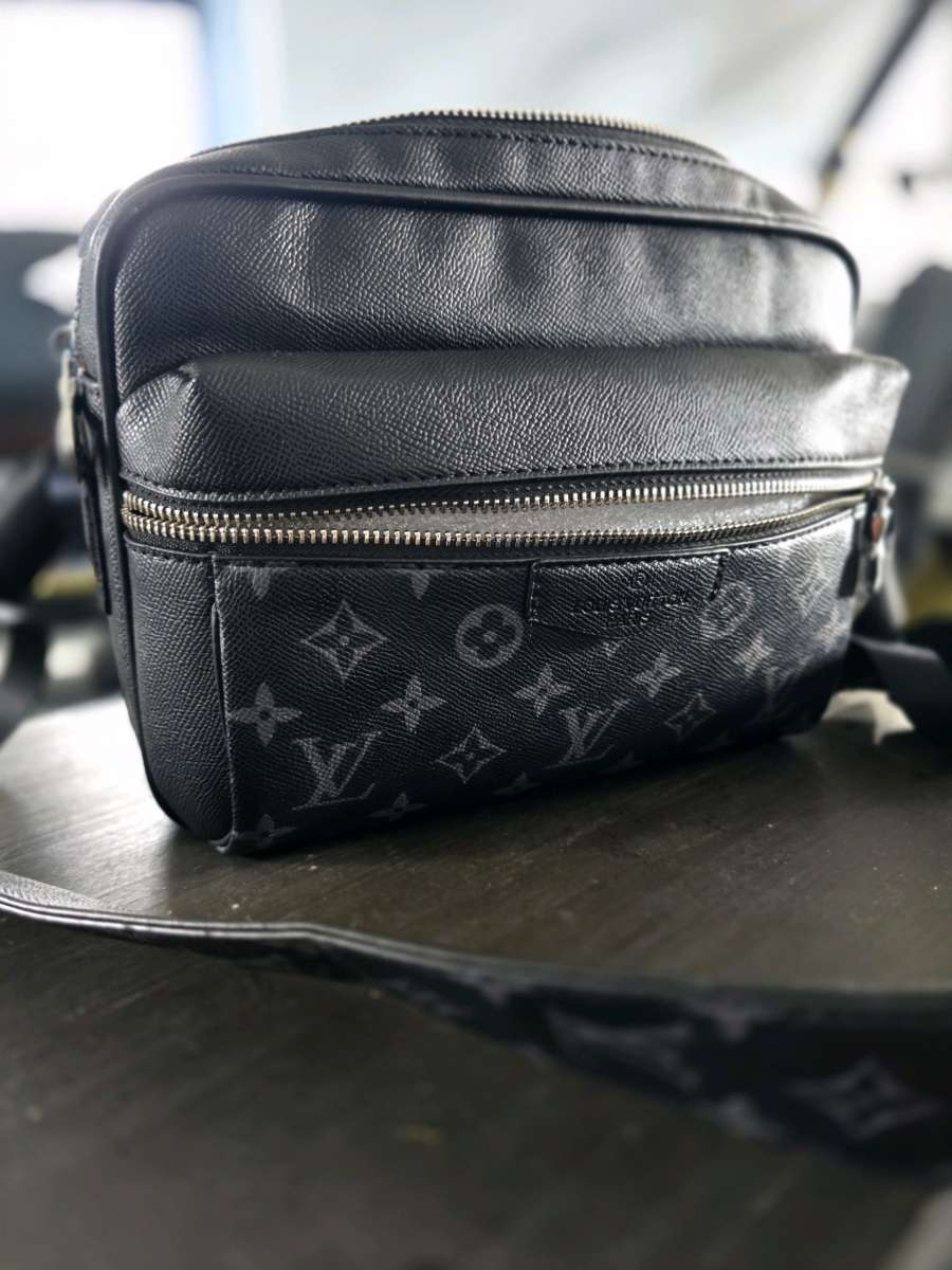 outdoor messenger bag