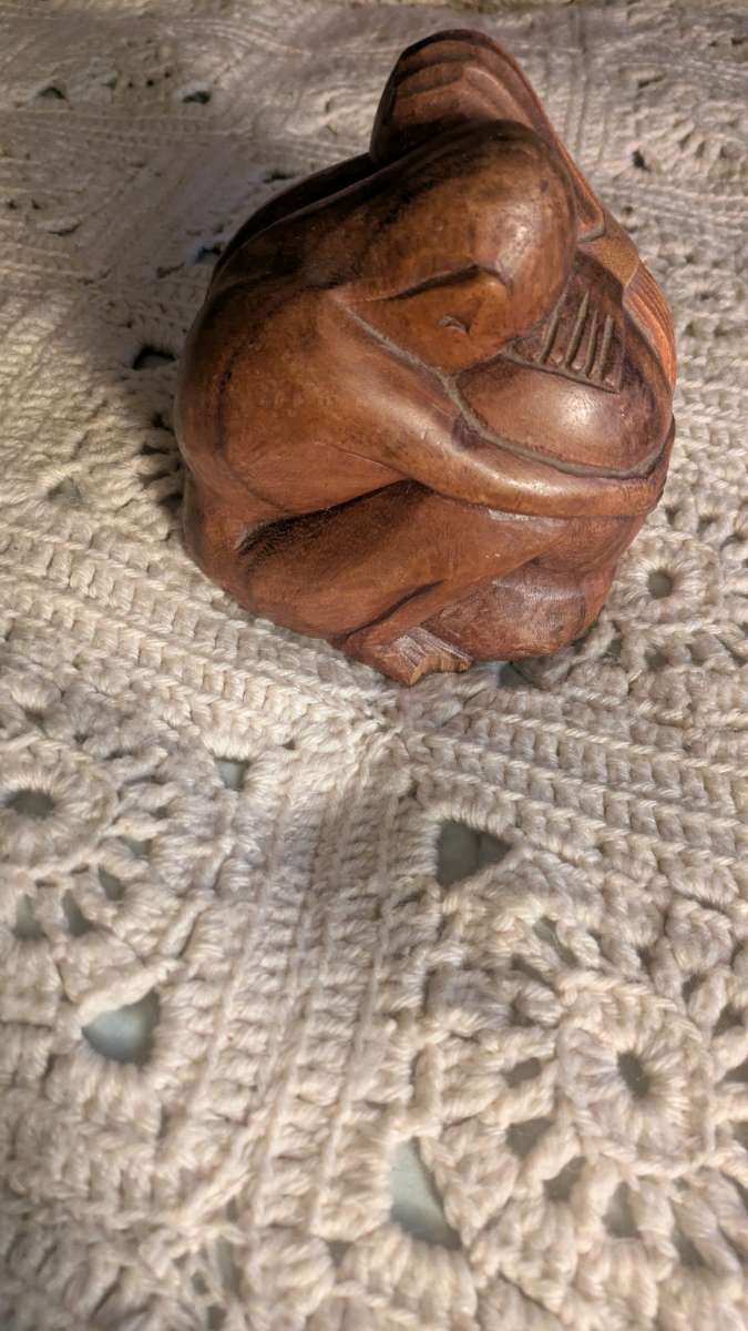 hooking wood carved people