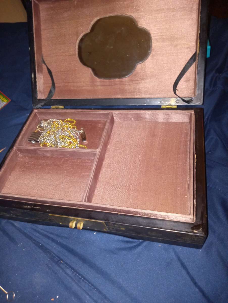 Antique Chinese hand crafted jewelry box