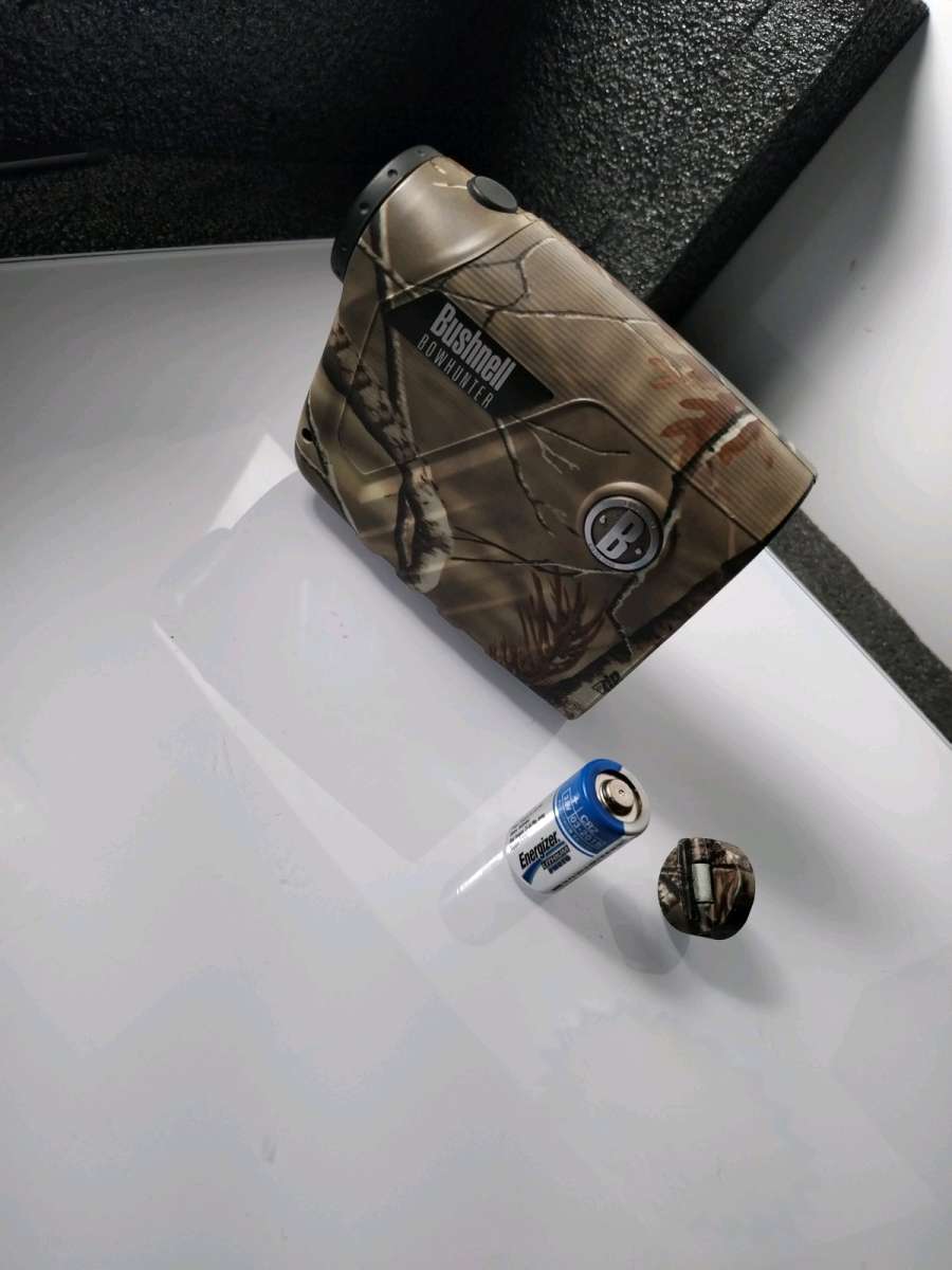 Bushnell rangefinderCamo Bowhunter Adam Clark edition